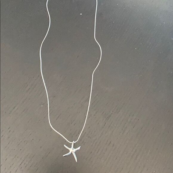 NIB Starfish silver tone necklace with pendant - Picture 1 of 5